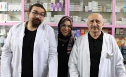 Dedesi ve annesinin izinden gidip eczacı oldu